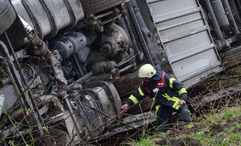 VU LKW umgestuerzt A 3 Rich Frankfurt AS Koenigsforst P320.JPG - Miklos Laubert